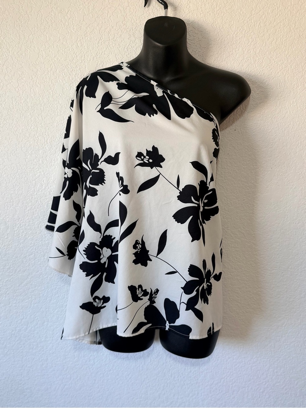 Asymmetric One-Shoulder Floral Tunic in Black & White